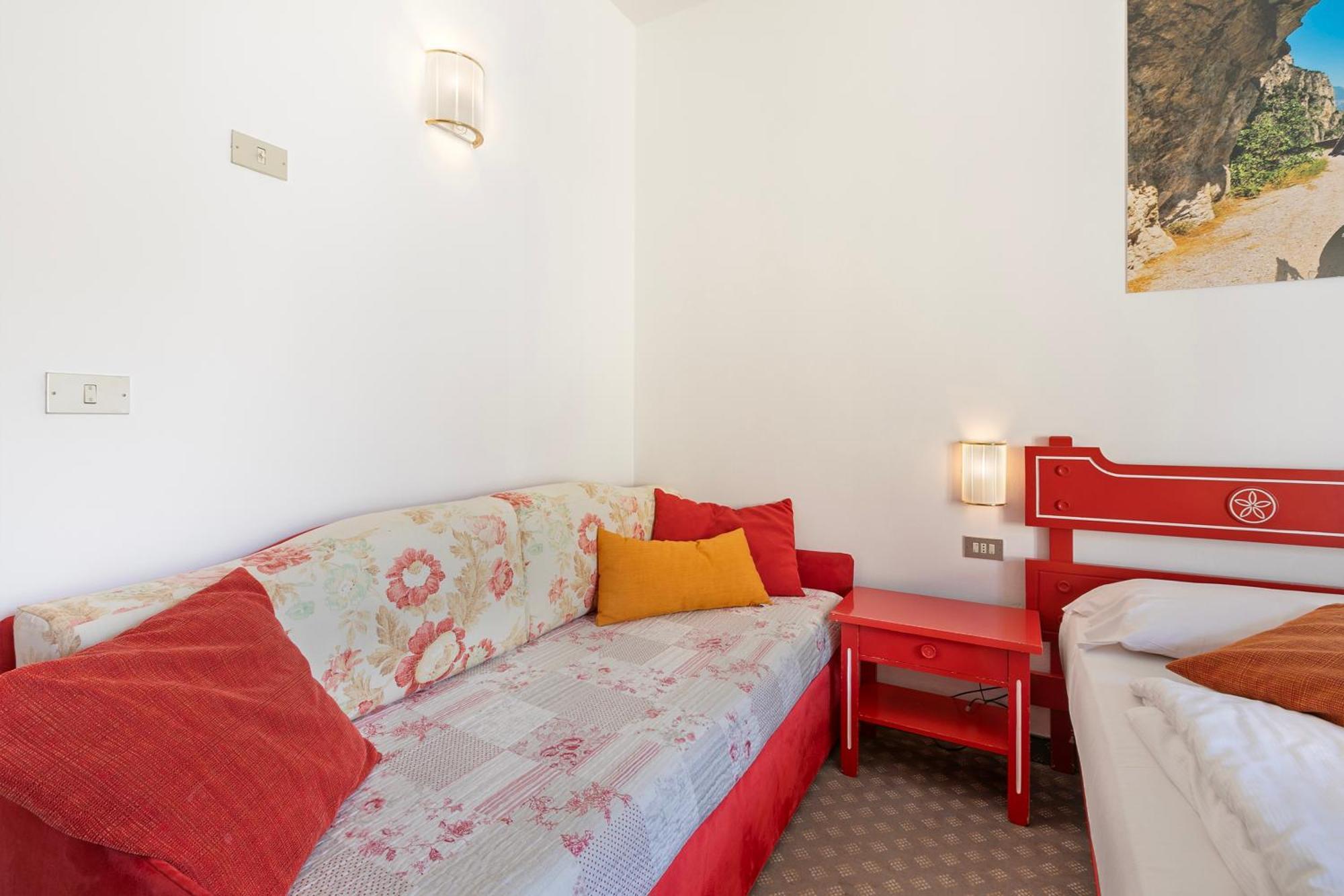 Bike & Wind Hotel Villa Maria Torbole Sul Garda Екстер'єр фото