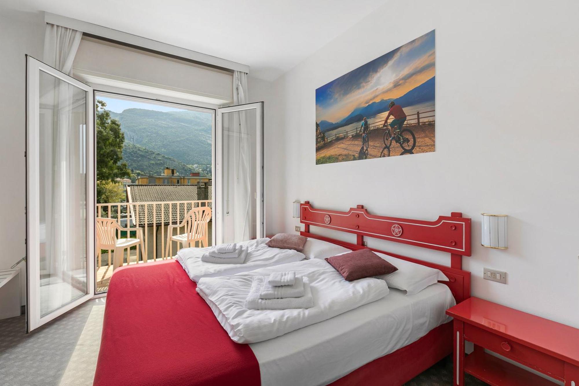 Bike & Wind Hotel Villa Maria Torbole Sul Garda Екстер'єр фото