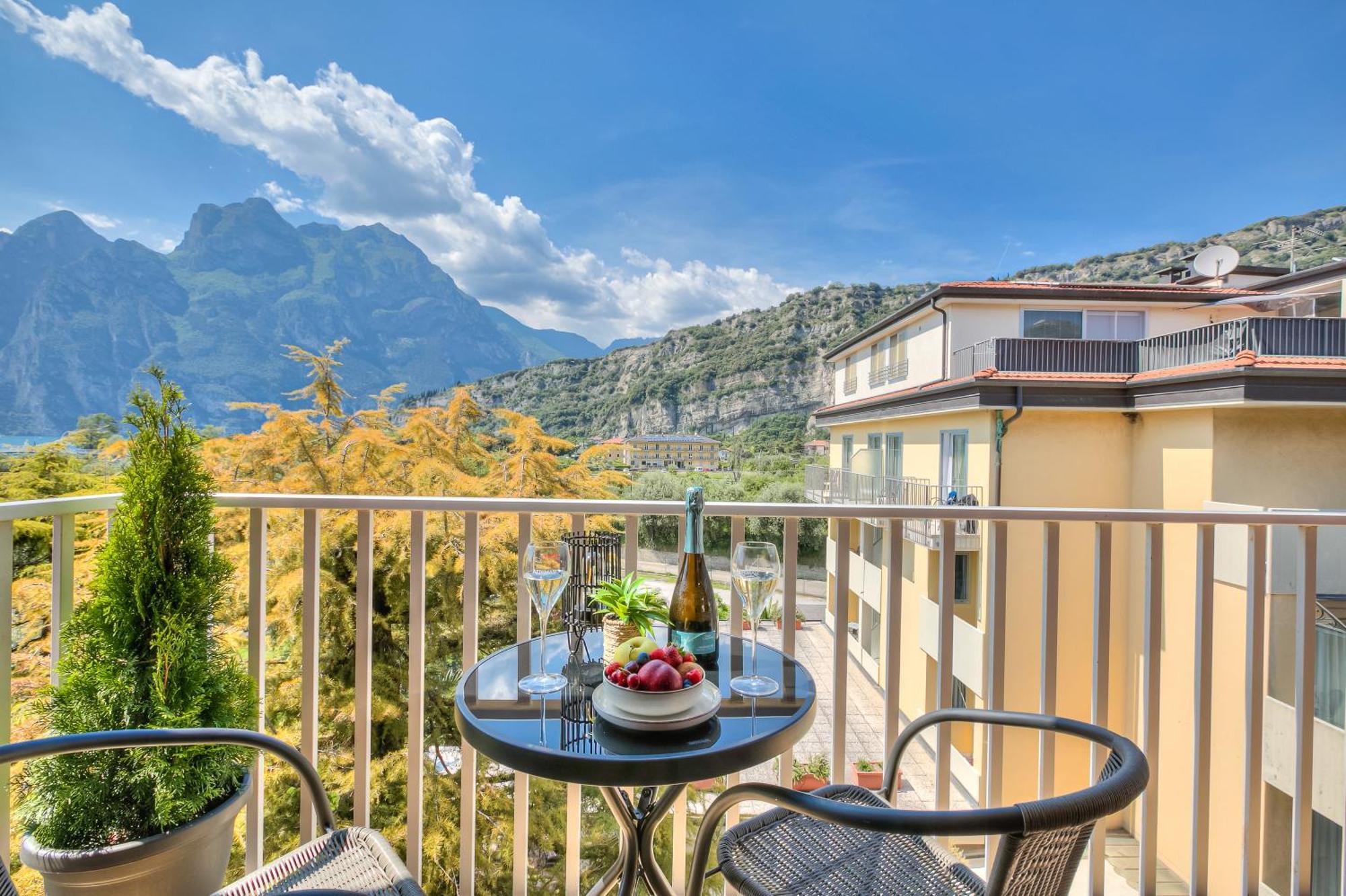 Bike & Wind Hotel Villa Maria Torbole Sul Garda Екстер'єр фото