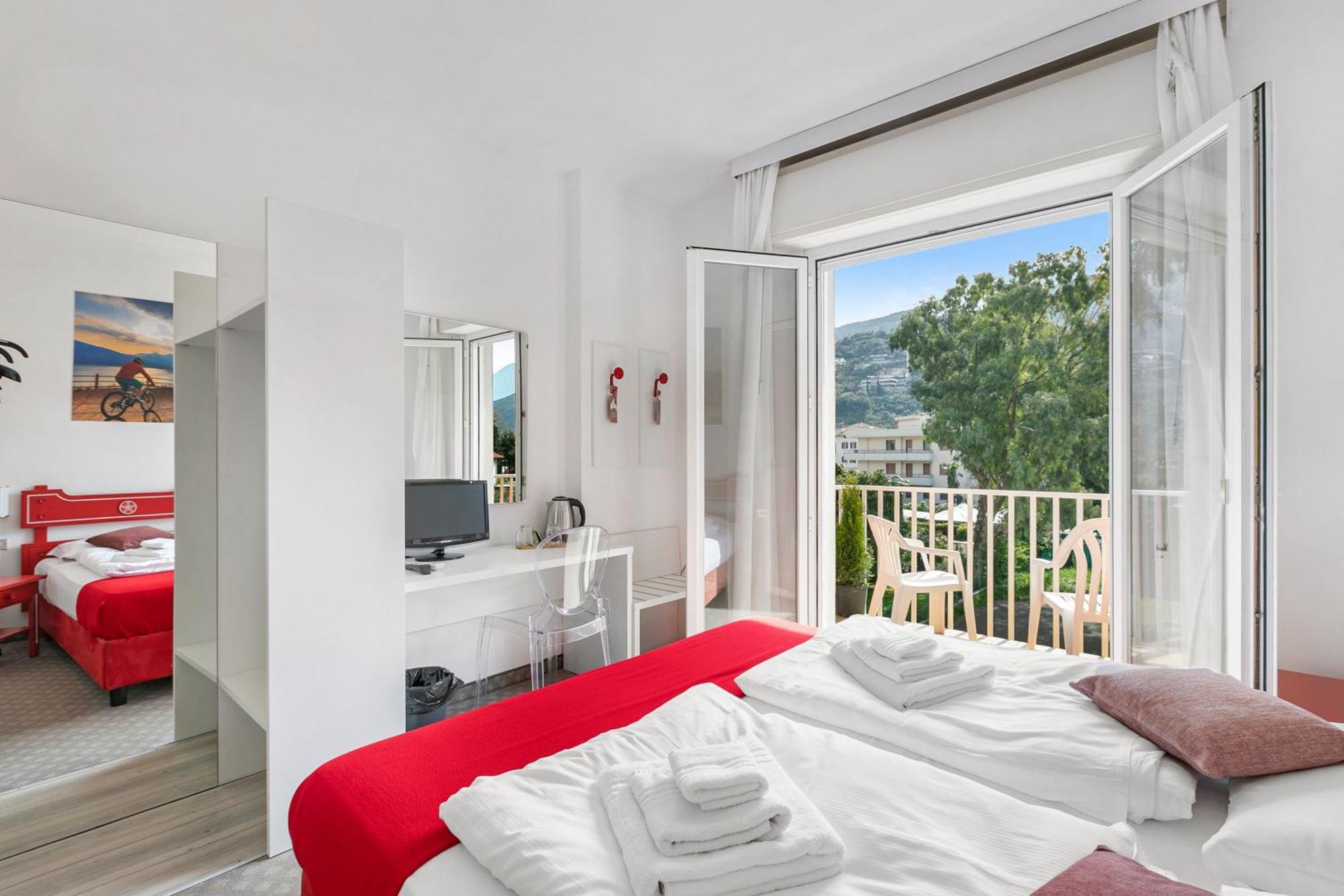 Bike & Wind Hotel Villa Maria Torbole Sul Garda Екстер'єр фото