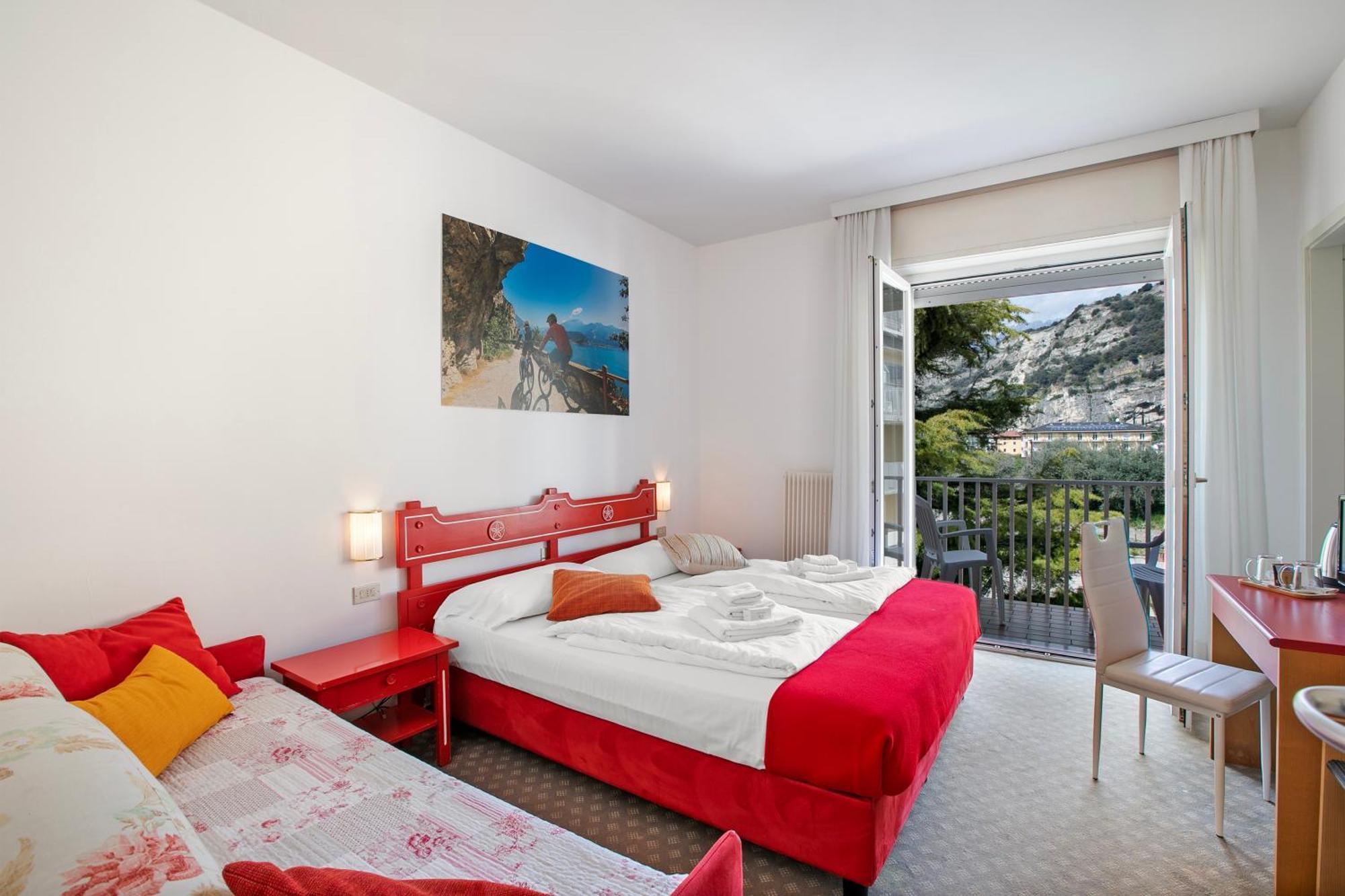 Bike & Wind Hotel Villa Maria Torbole Sul Garda Екстер'єр фото