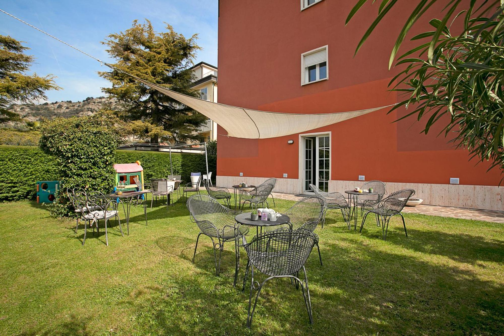 Bike & Wind Hotel Villa Maria Torbole Sul Garda Екстер'єр фото