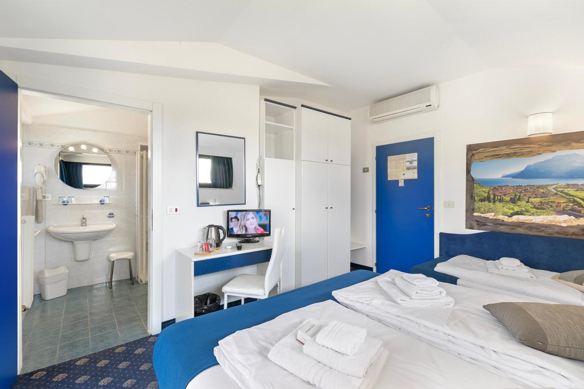 Bike & Wind Hotel Villa Maria Torbole Sul Garda Екстер'єр фото