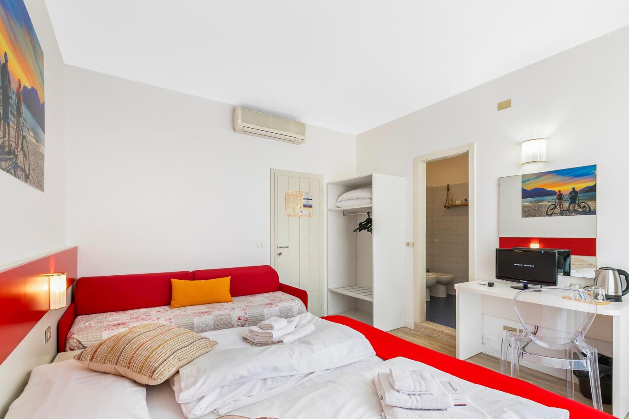 Bike & Wind Hotel Villa Maria Torbole Sul Garda Екстер'єр фото
