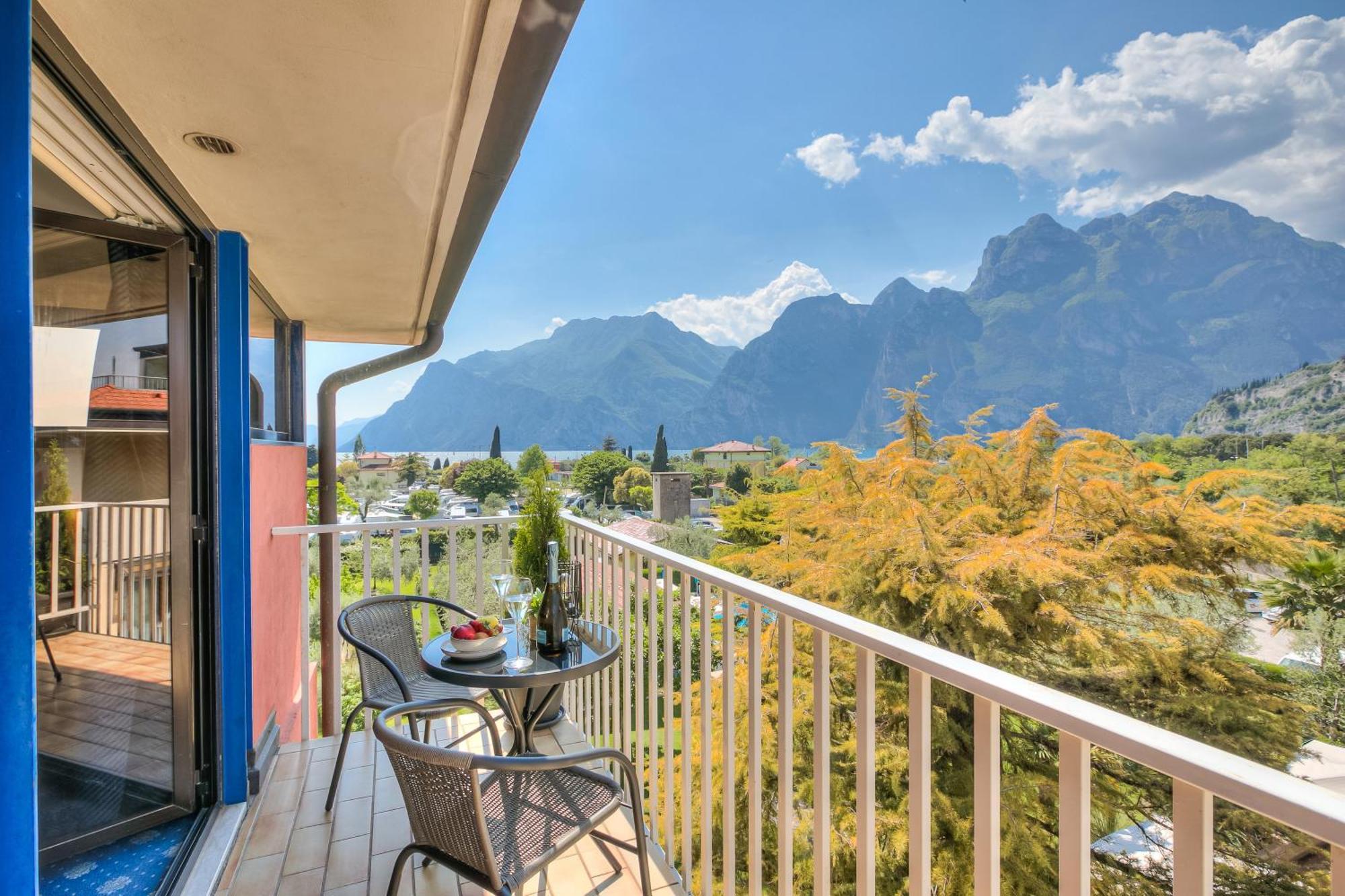 Bike & Wind Hotel Villa Maria Torbole Sul Garda Екстер'єр фото