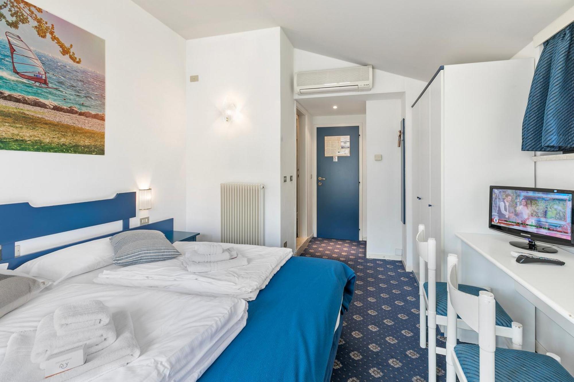Bike & Wind Hotel Villa Maria Torbole Sul Garda Екстер'єр фото