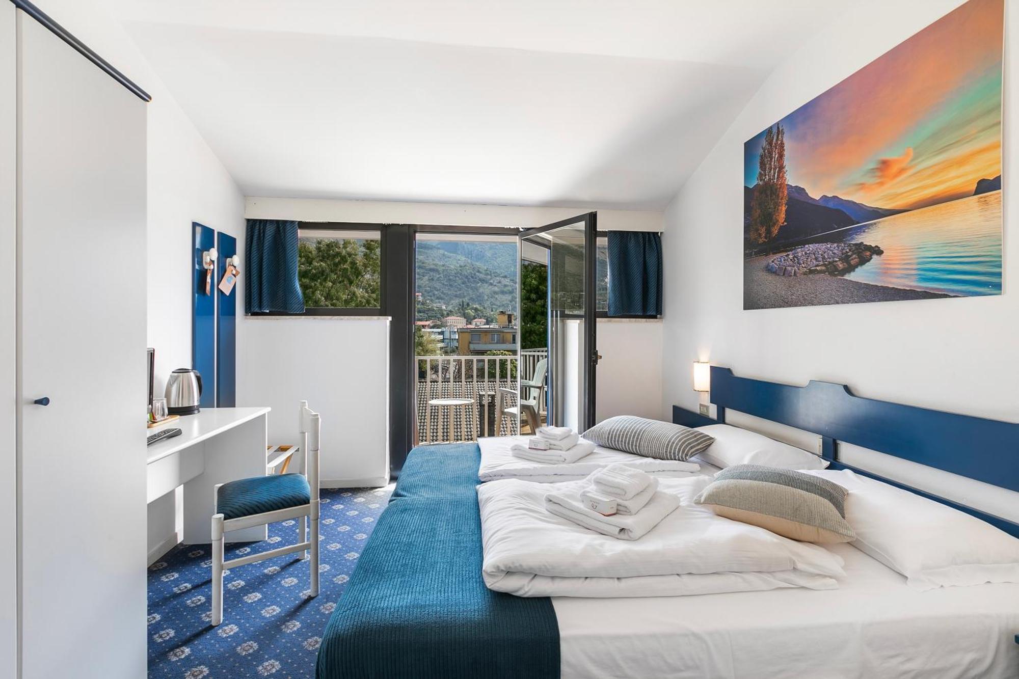 Bike & Wind Hotel Villa Maria Torbole Sul Garda Екстер'єр фото