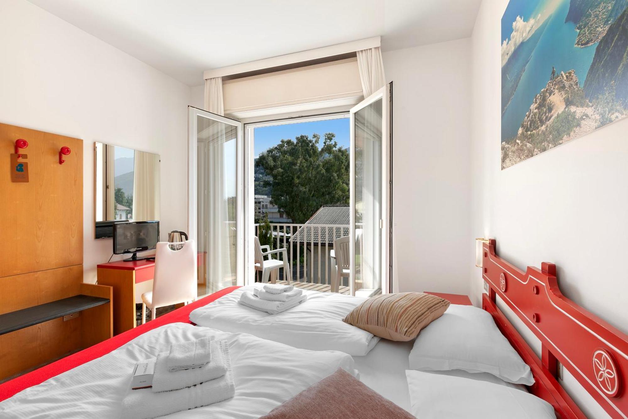 Bike & Wind Hotel Villa Maria Torbole Sul Garda Екстер'єр фото