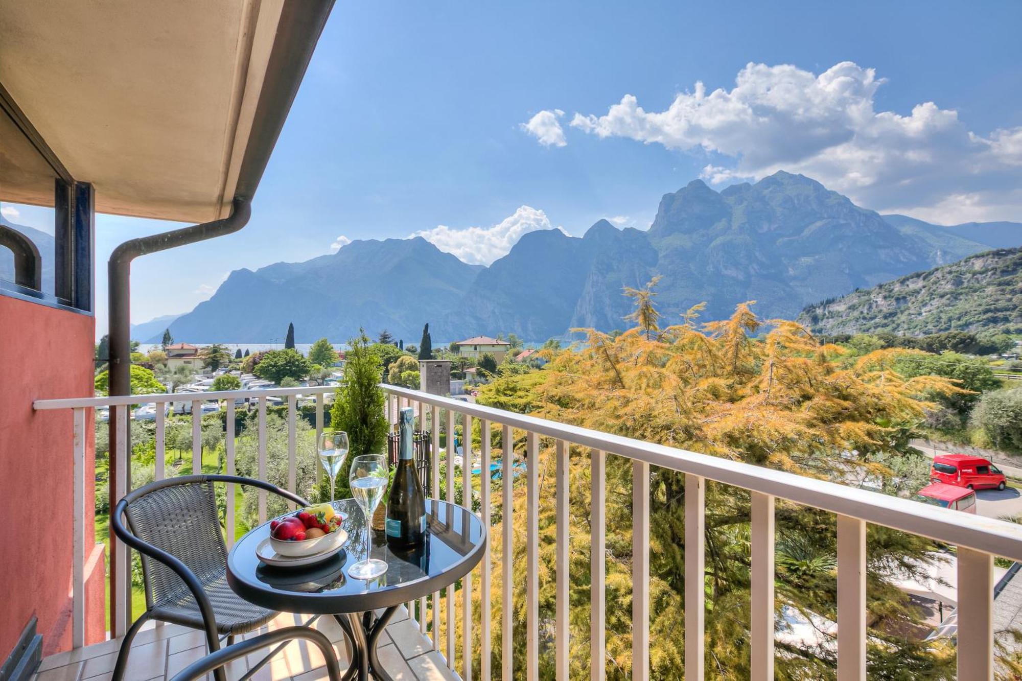 Bike & Wind Hotel Villa Maria Torbole Sul Garda Екстер'єр фото