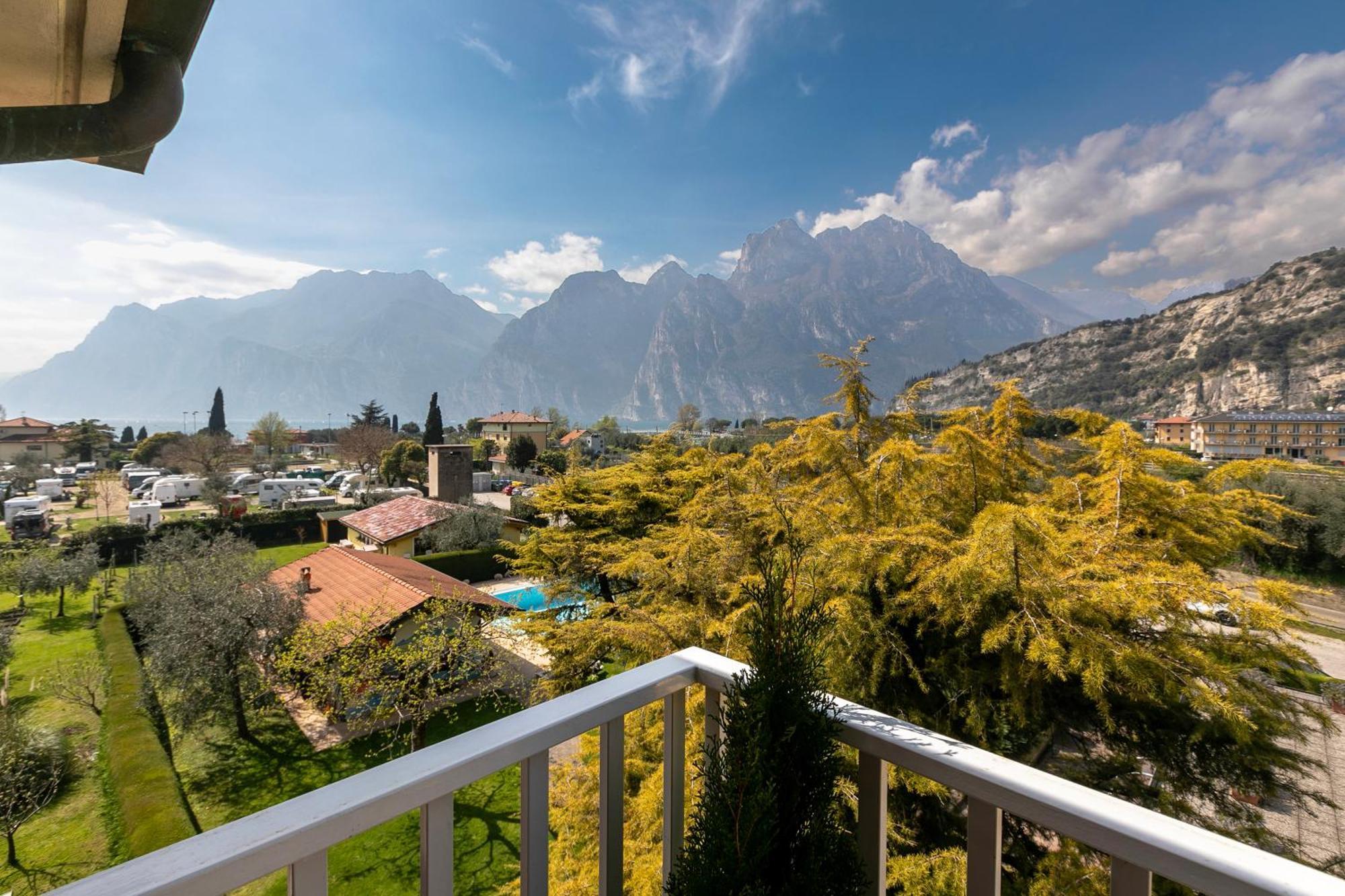 Bike & Wind Hotel Villa Maria Torbole Sul Garda Екстер'єр фото
