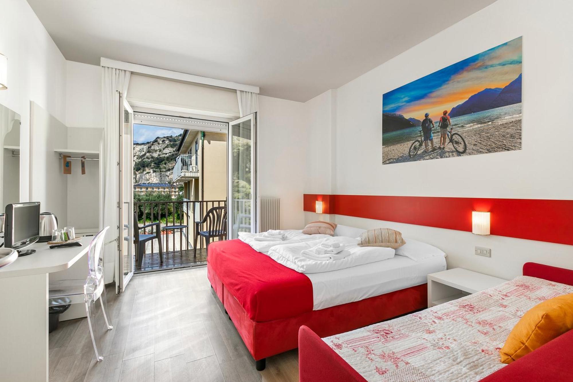 Bike & Wind Hotel Villa Maria Torbole Sul Garda Екстер'єр фото